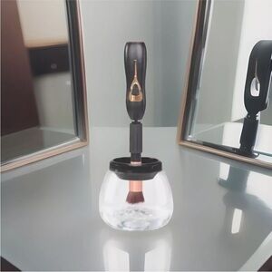 Revolutionary Makeup Dream Look Automatic Make Up Brush Cleaner, NEW